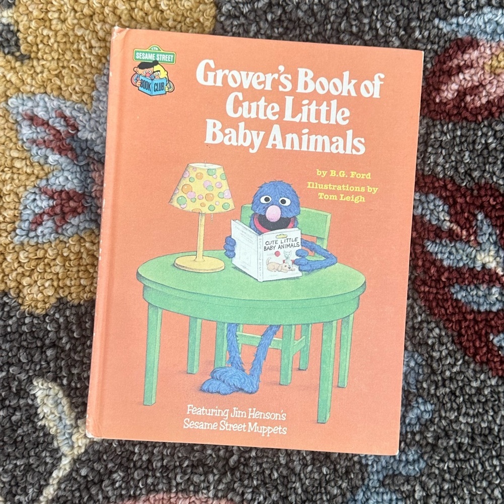 Sesame Street Grover Reading on Orange Cover with Green Table - Picture 5 of 15